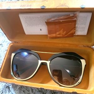 MCM  BUTTERFLY SUNGLASSES (BLACK & GOLD)